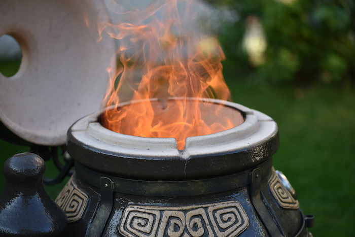 Тандыр — азиатская шарообразная или кувшинообразная печь-жаровня